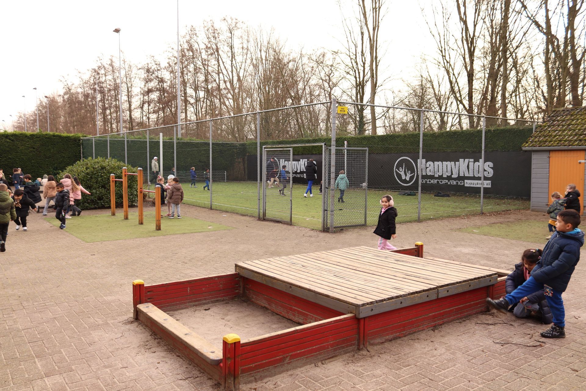 arnolduspark_15_buitenruimte_voetbalveld_zandbak