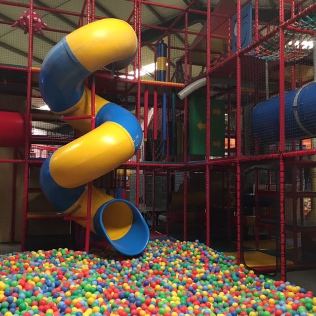 speelkasteel_gele_glijbaan